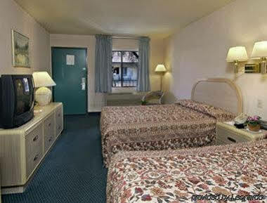 Howard Johnson By Wyndham Norco Exterior foto